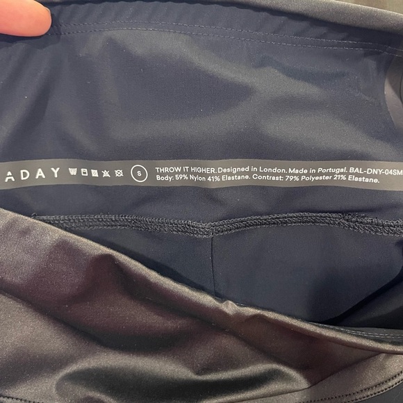 Aday Through it Higher Leggings with Zippered Pockets - Picture 6 of 8